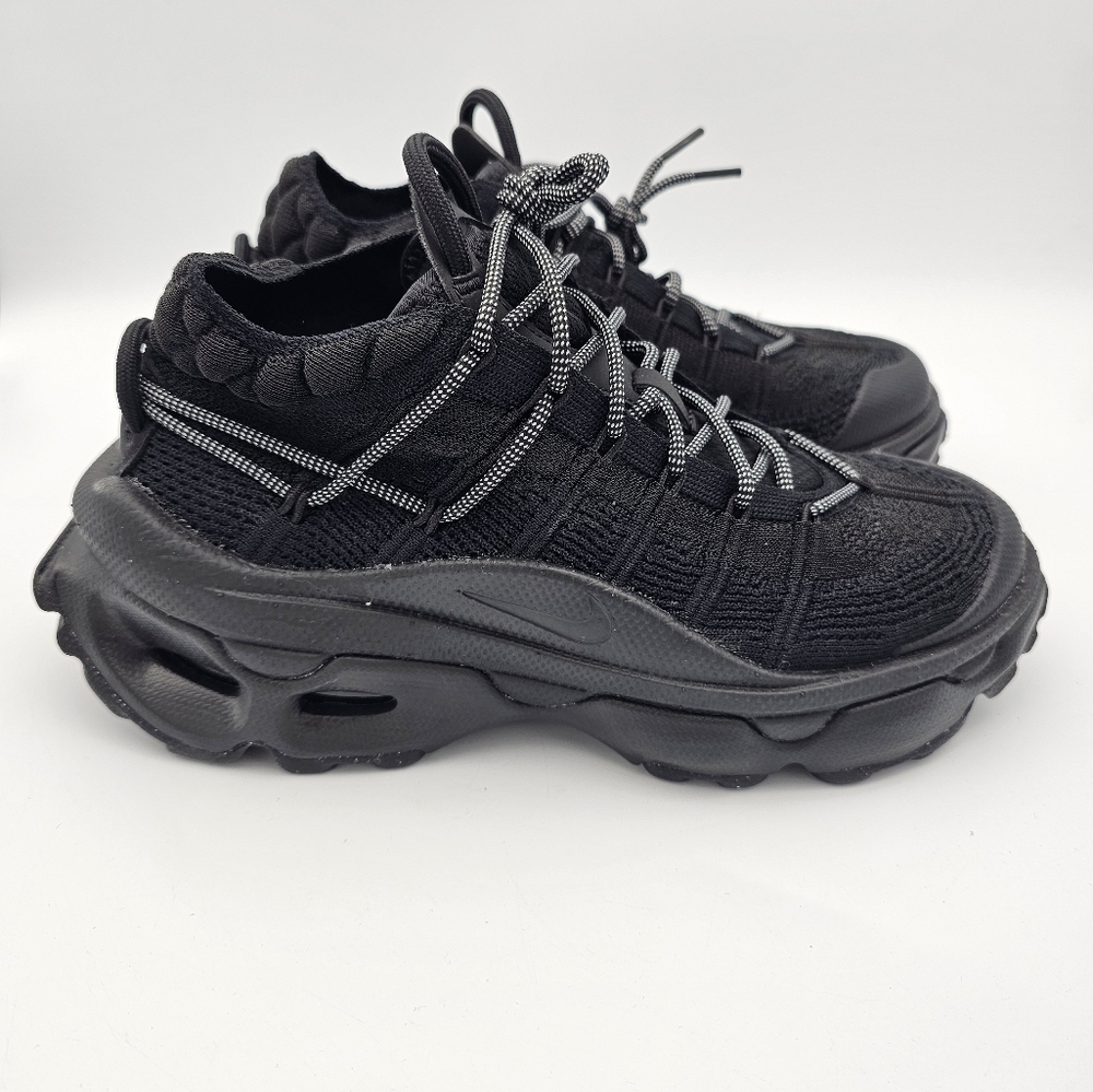 Size 7.5 - Nike Air Max Flyknit Venture Black W